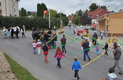 Dožínkový průvod v roce 2012